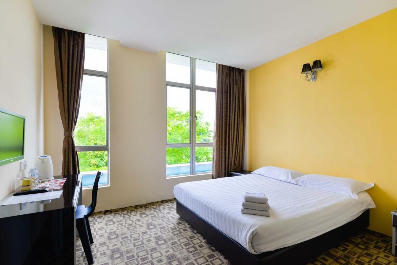 ฟูมะฮ์ โฮเต็ล ชะฮ์อาลัม Hotel ชาห์อาลัม ภายนอก รูปภาพ
